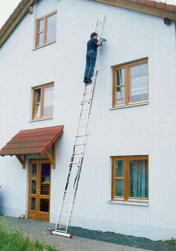 Трехсекционная лестница 3x12 рабочая высота 9.2 м