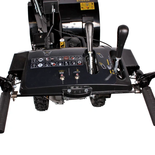 Бензиновый снегоуборщик